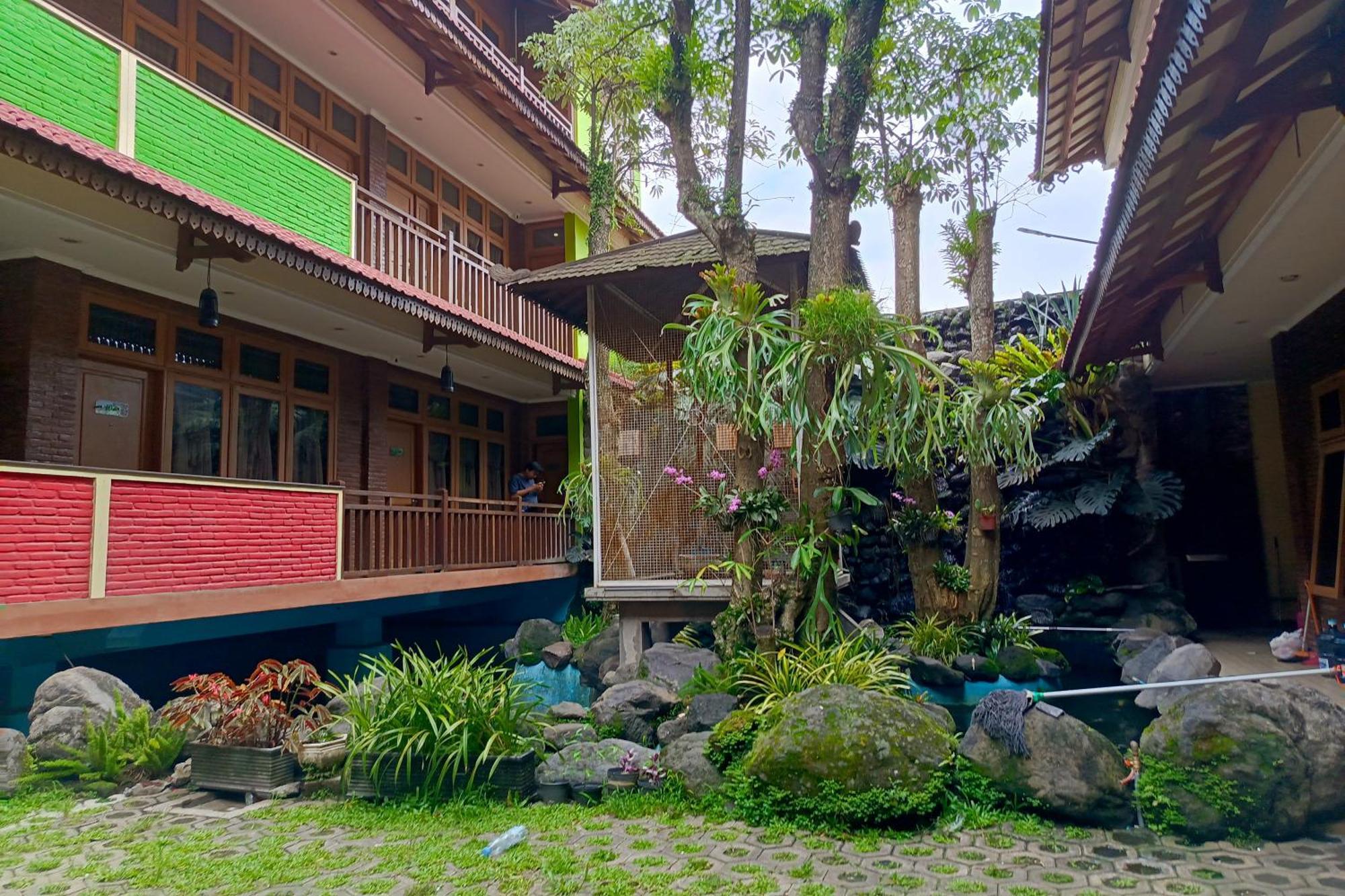 Java Capsule Hotel Malang Exterior foto